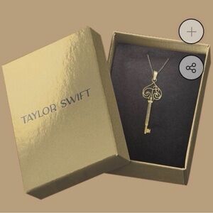 Taylor Swift “capture it” The Vault Gold Key Necklace